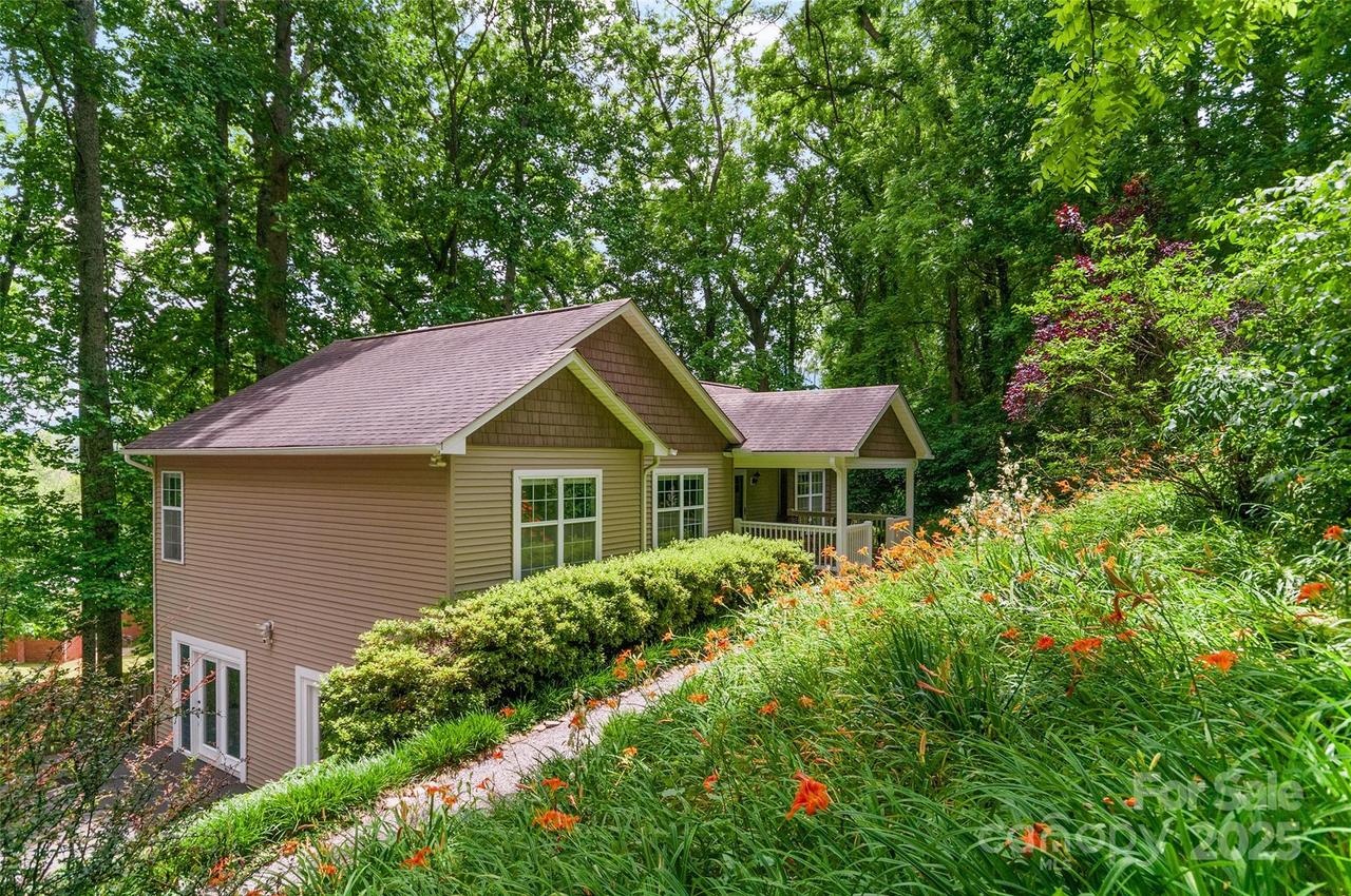 209 Blink Bonny Dr., Waynesville, NC 28786