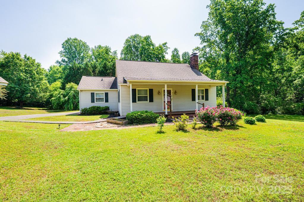 1276 Beechwood Dr., Newton, NC 28658
