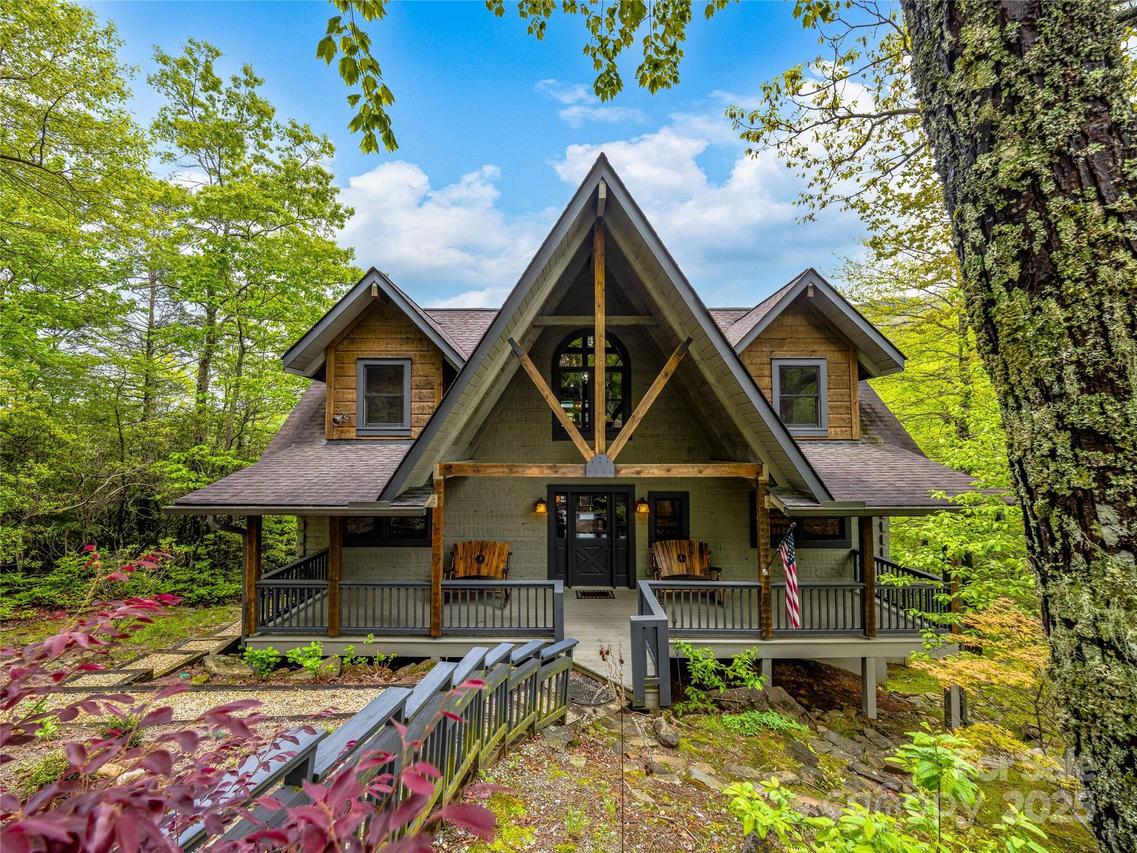 399 Toxaway Ct., Lake Toxaway, NC 28747