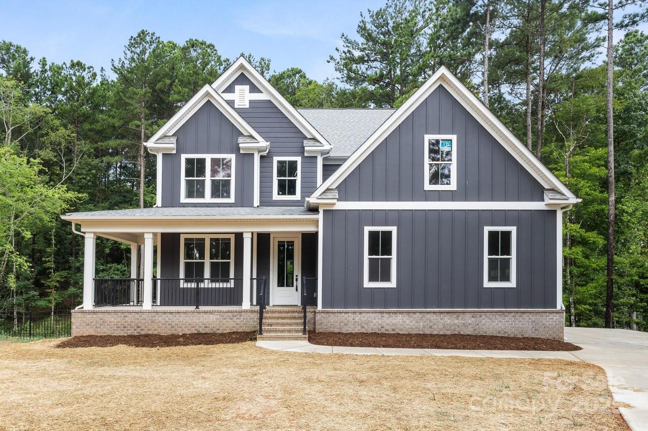 4315 Palm Dr., Denver, NC 28037