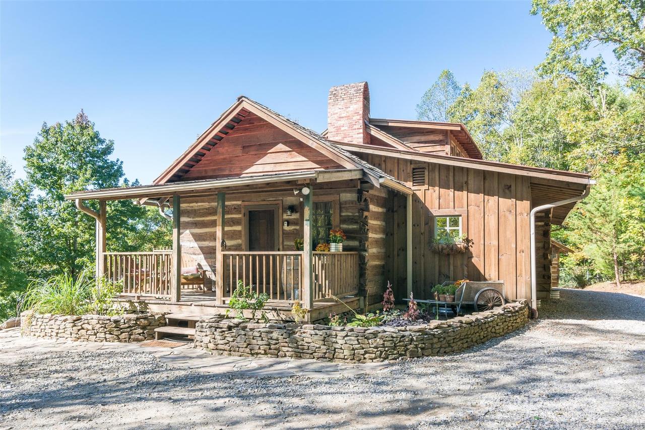 30 Wagon Mountain Dr., Weaverville, NC 28787