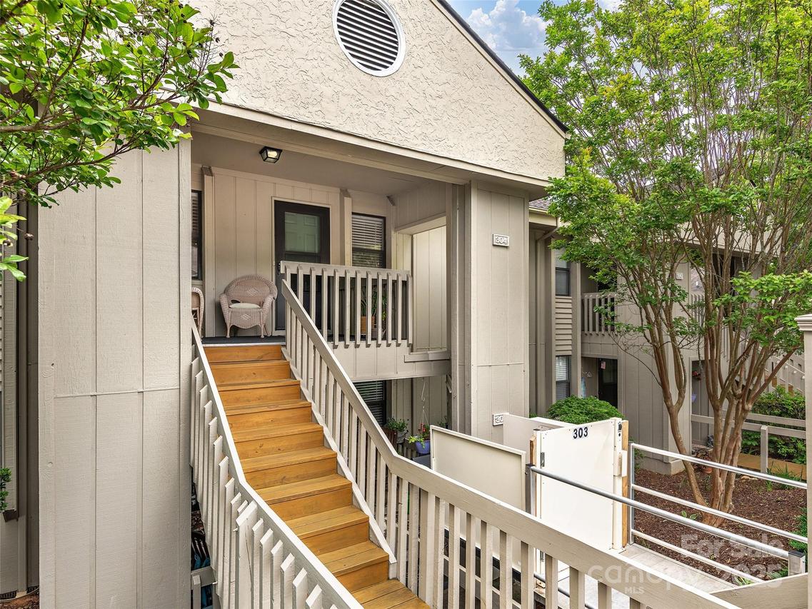 304 Abbey Cir., Asheville, NC 28805