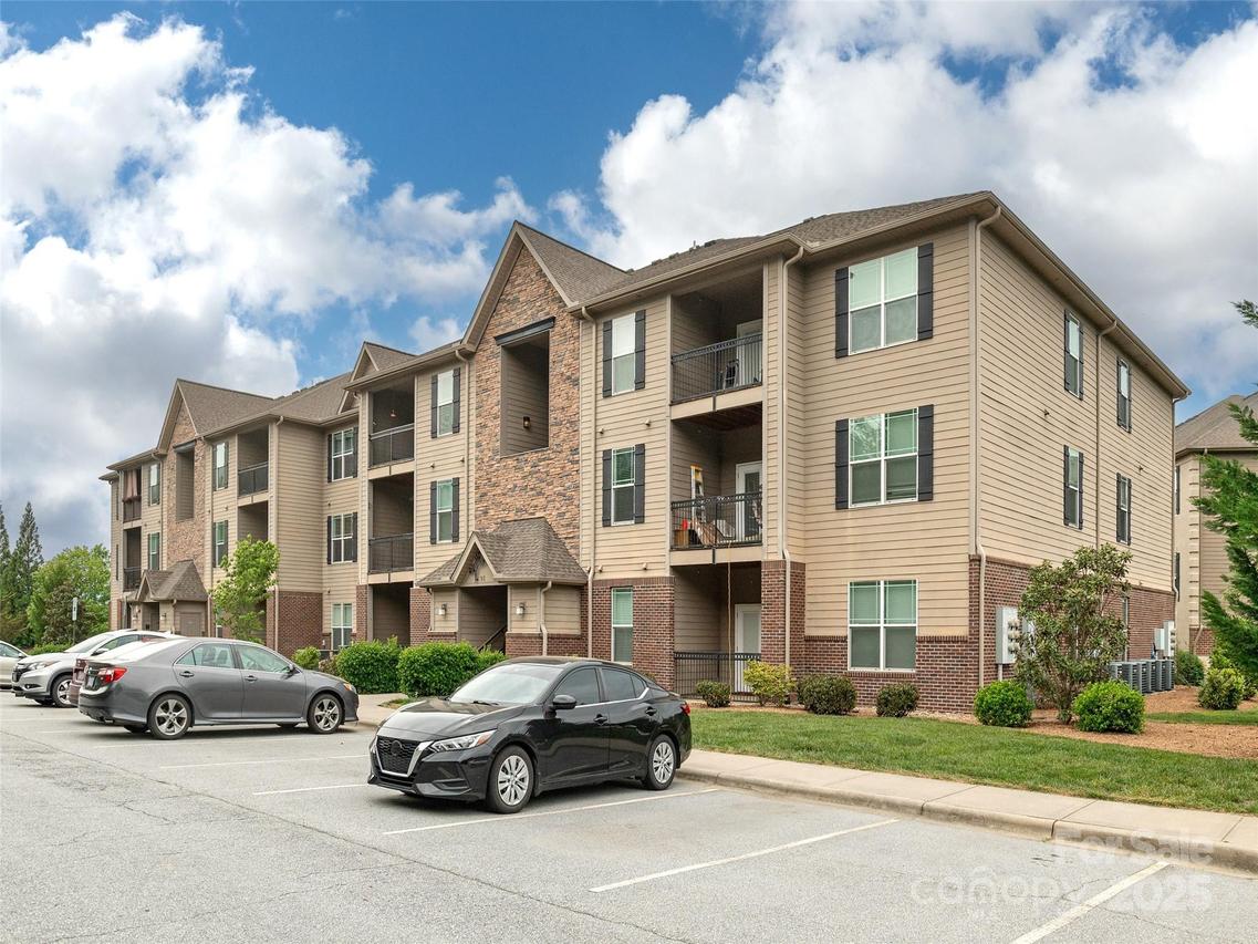 91 Brickton Village Cir. #206, Fletcher, NC 28732