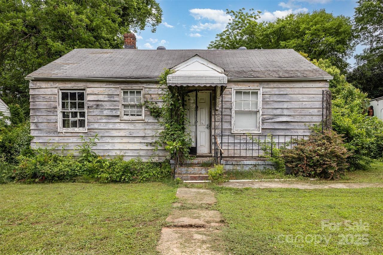 2308 Vanderbilt Rd., Charlotte, NC 28206