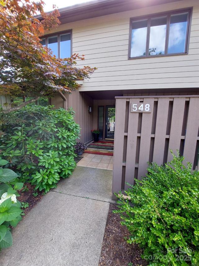 548 Crowfields Ln., Asheville, NC 28803