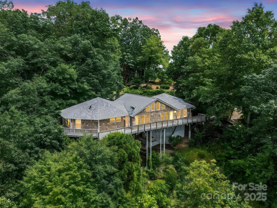 698 Youngs Mountain Dr., Lake Lure, NC 28746