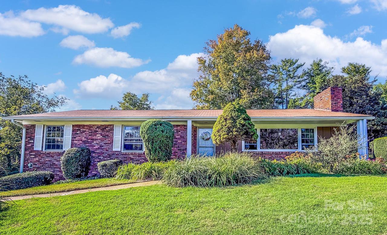 8 Fox Chase Rd., Asheville, NC 28804