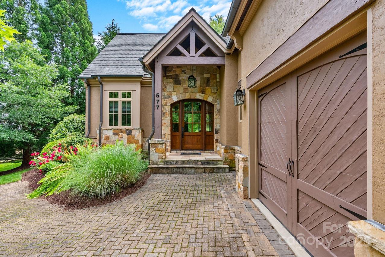 577 Walnut Valley Pkwy., Arden, NC 28704