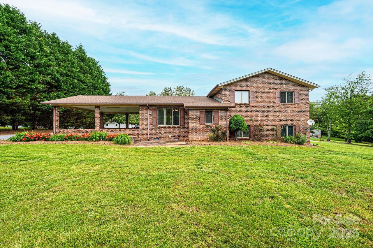 3020 Doc Pugh Rd., Connelly Springs, NC 28612