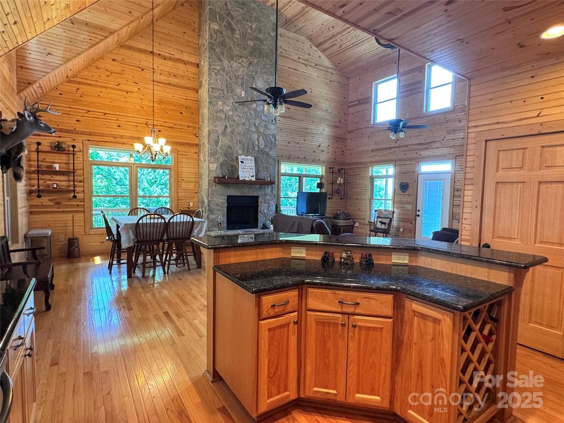 658 Green Point Ln., Boomer, NC 28606