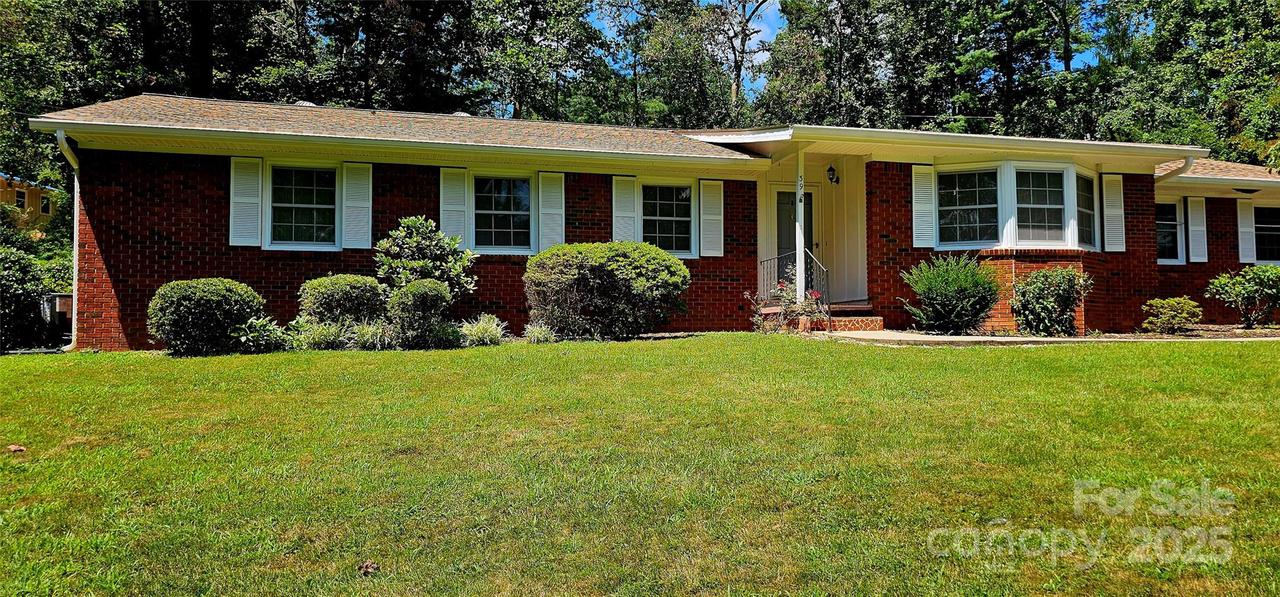 39 Ferncliff Dr., Asheville, NC 28805