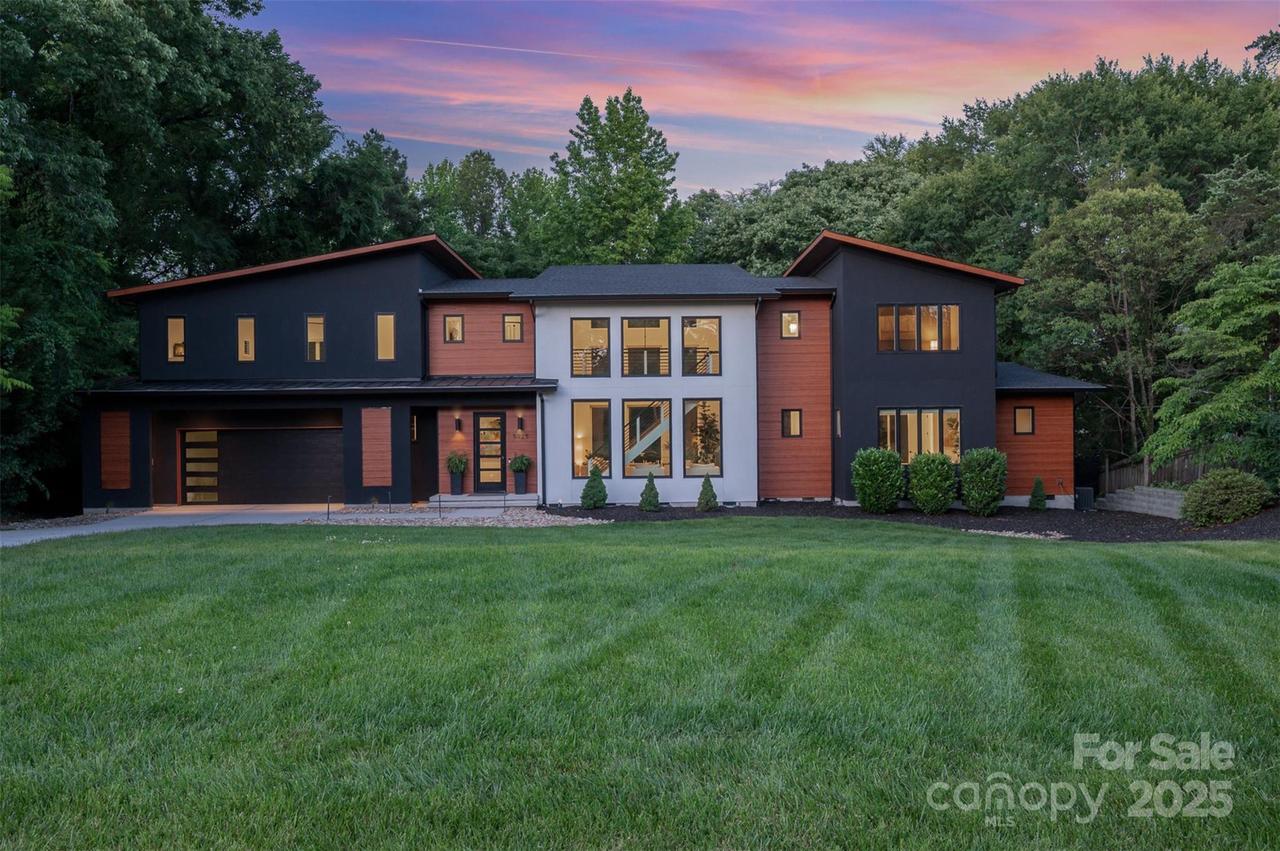 5925 Creola Rd., Charlotte, NC 28270