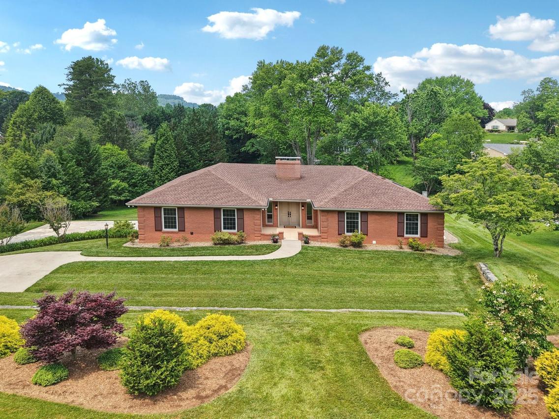 119 Hawthorn Dr., Hendersonville, NC 28791