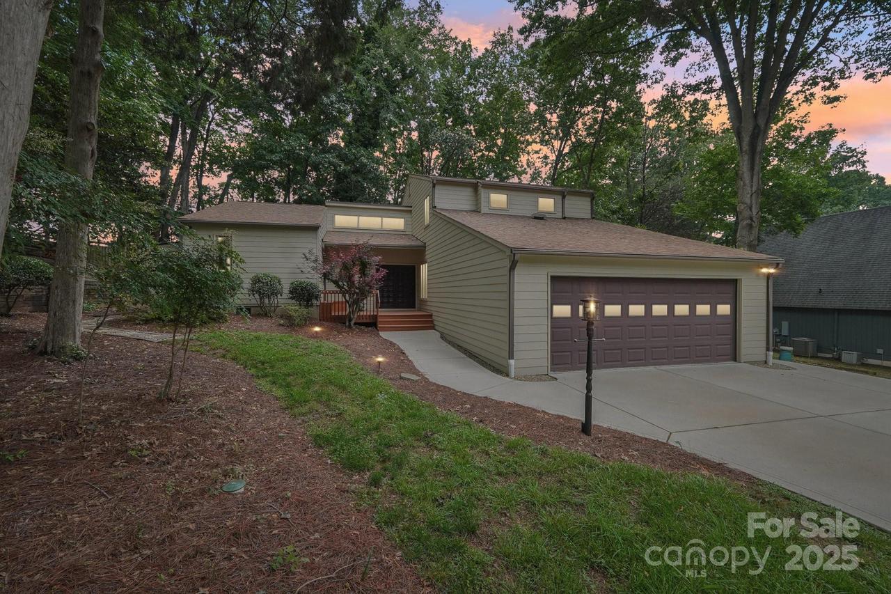 8117 Rising Meadow Rd., Charlotte, NC 28277