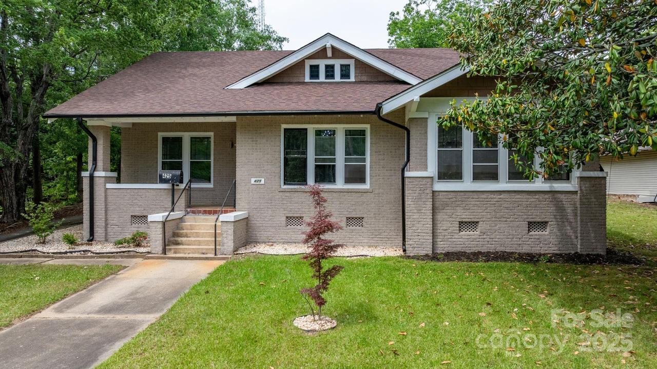 425 1st Ave., Hickory, NC 28602