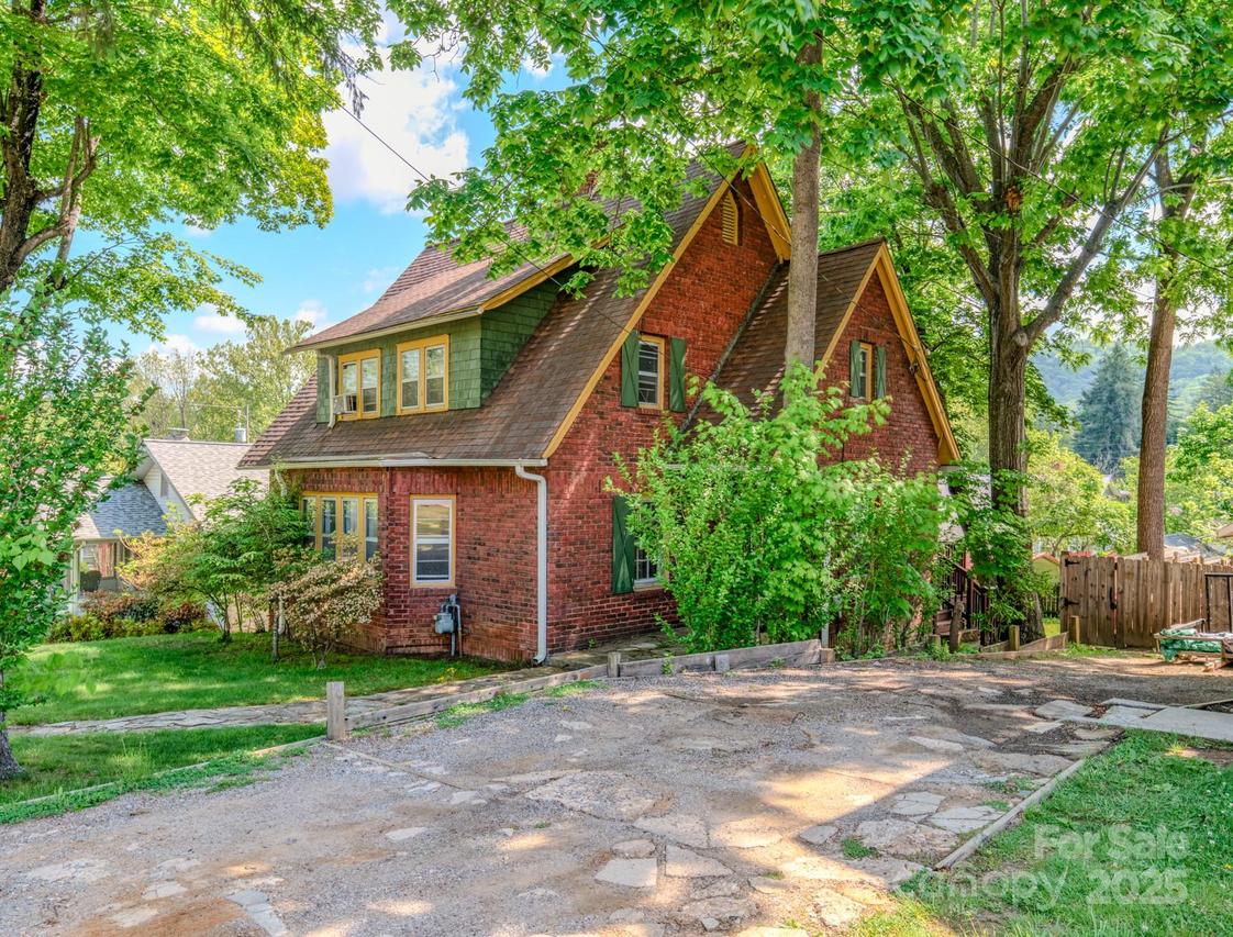 69 Austin Ave., Asheville, NC 28801