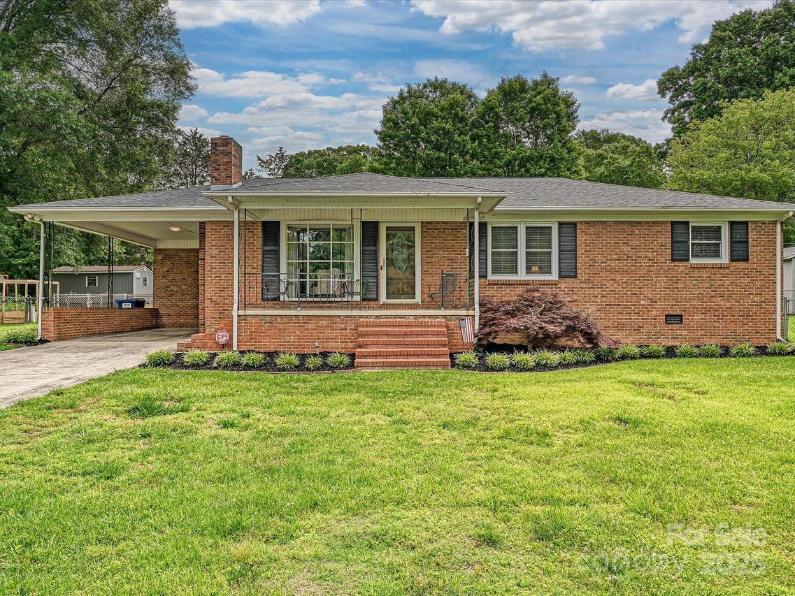 407 S Buckoak St., Stanley, NC 28164