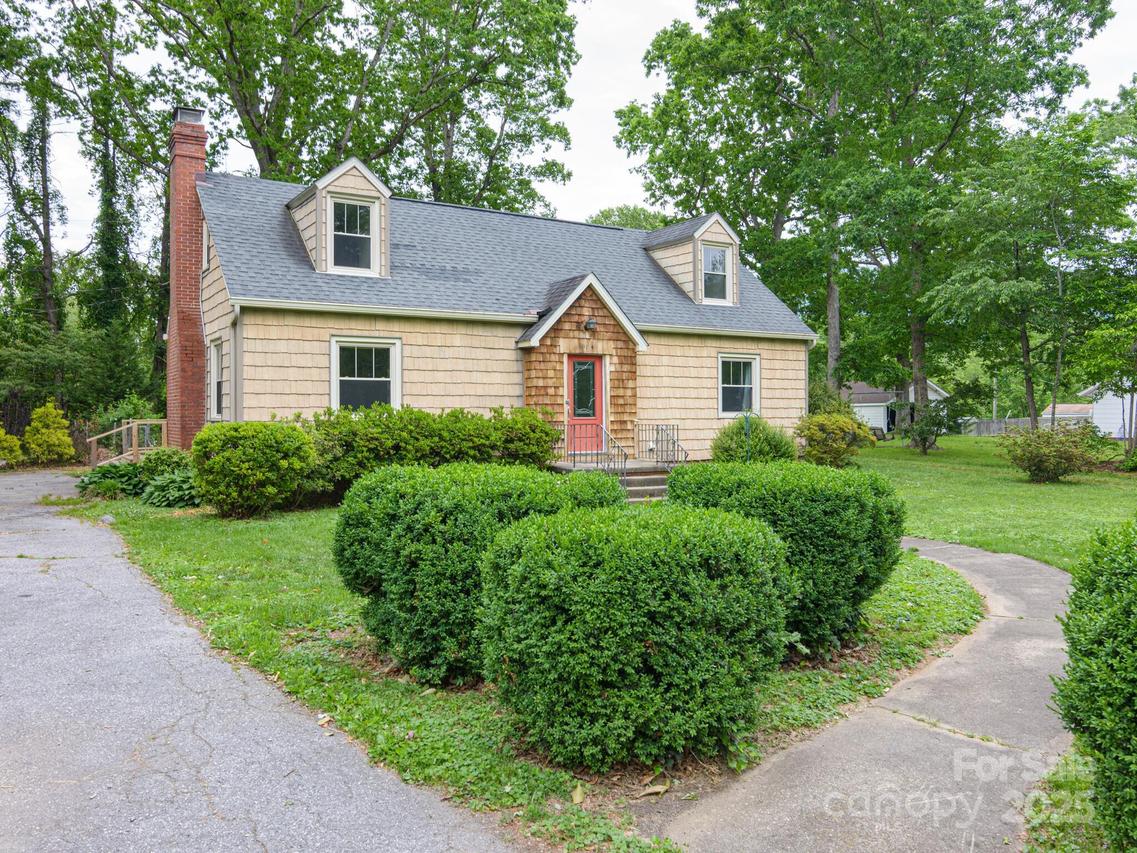 114 Eastwood Ave., Swannanoa, NC 28778