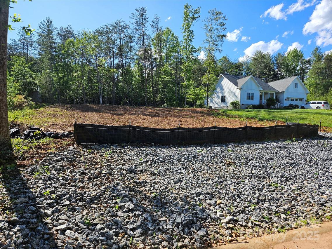 305 Winding Creek Dr., Morganton, NC 28655