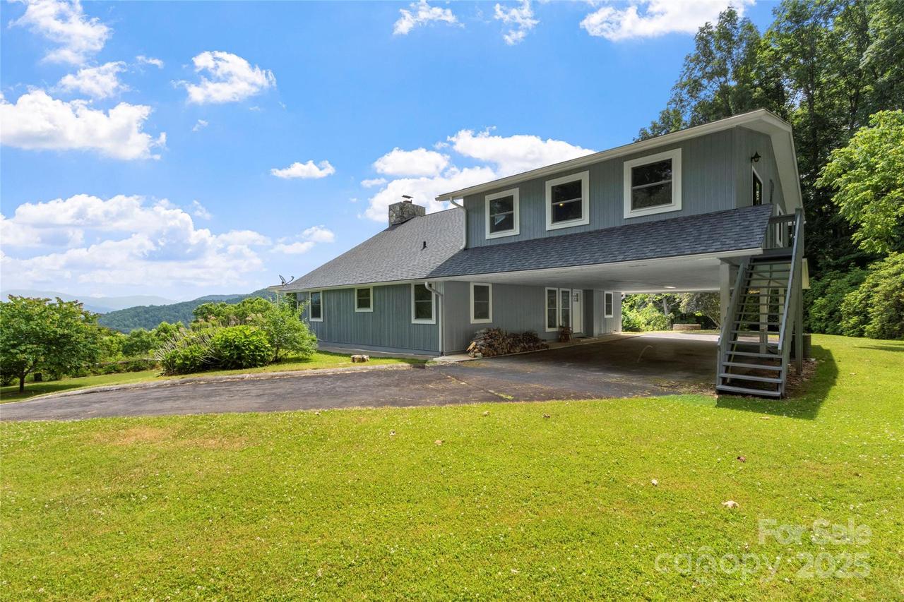 891 Moonshine Mountain Rd., Burnsville, NC 28714