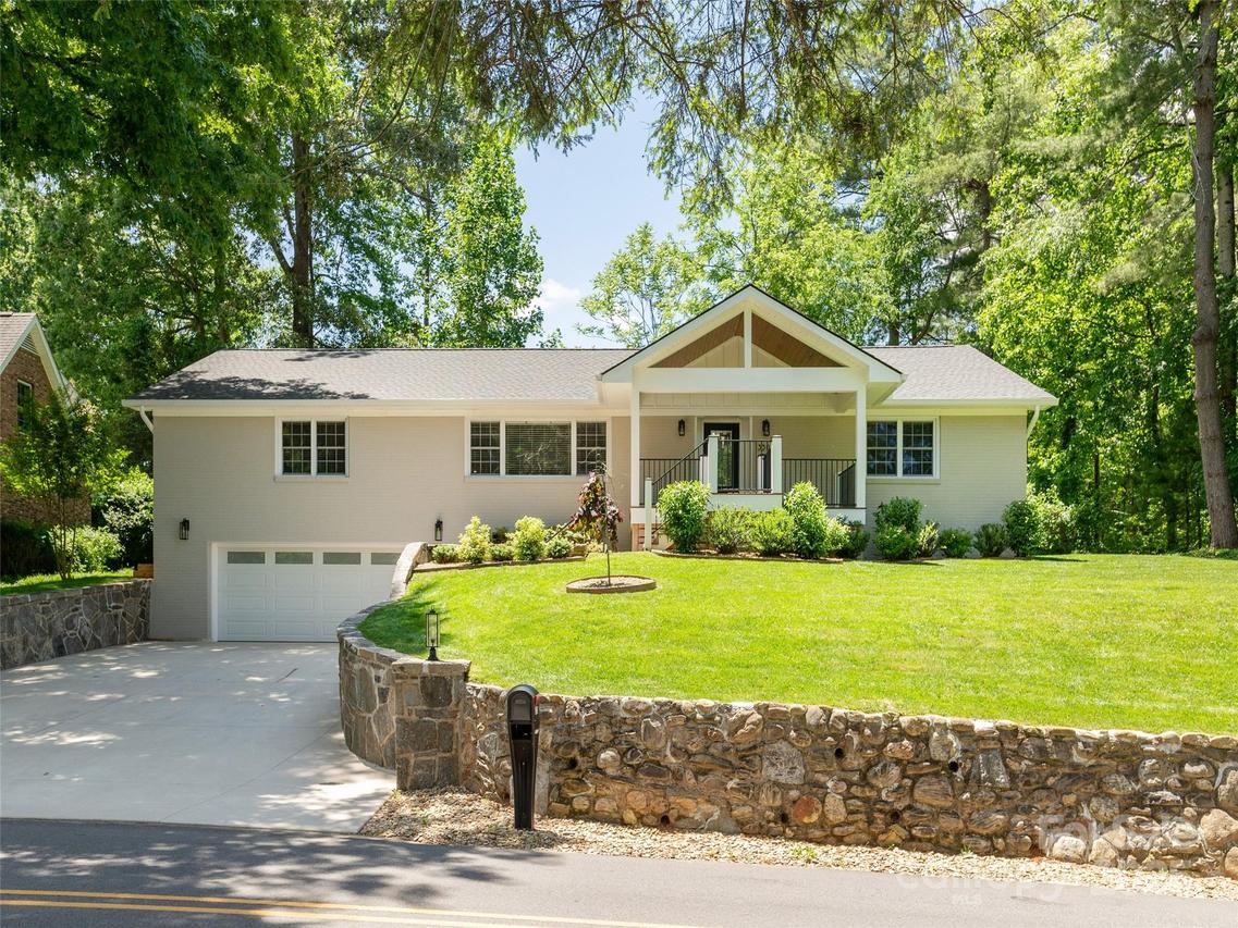 330 Balsam Rd., Hendersonville, NC 28792
