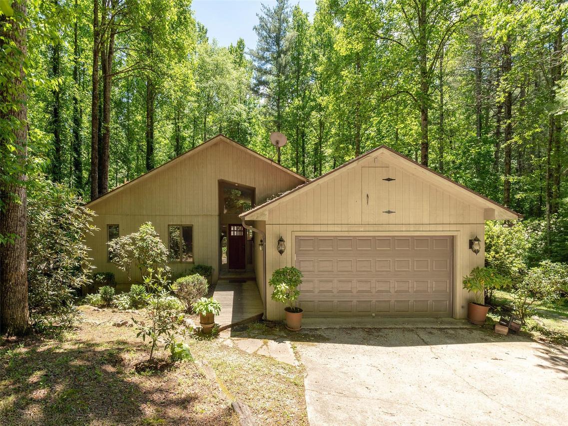 22 Delacy Dr., Hendersonville, NC 28739