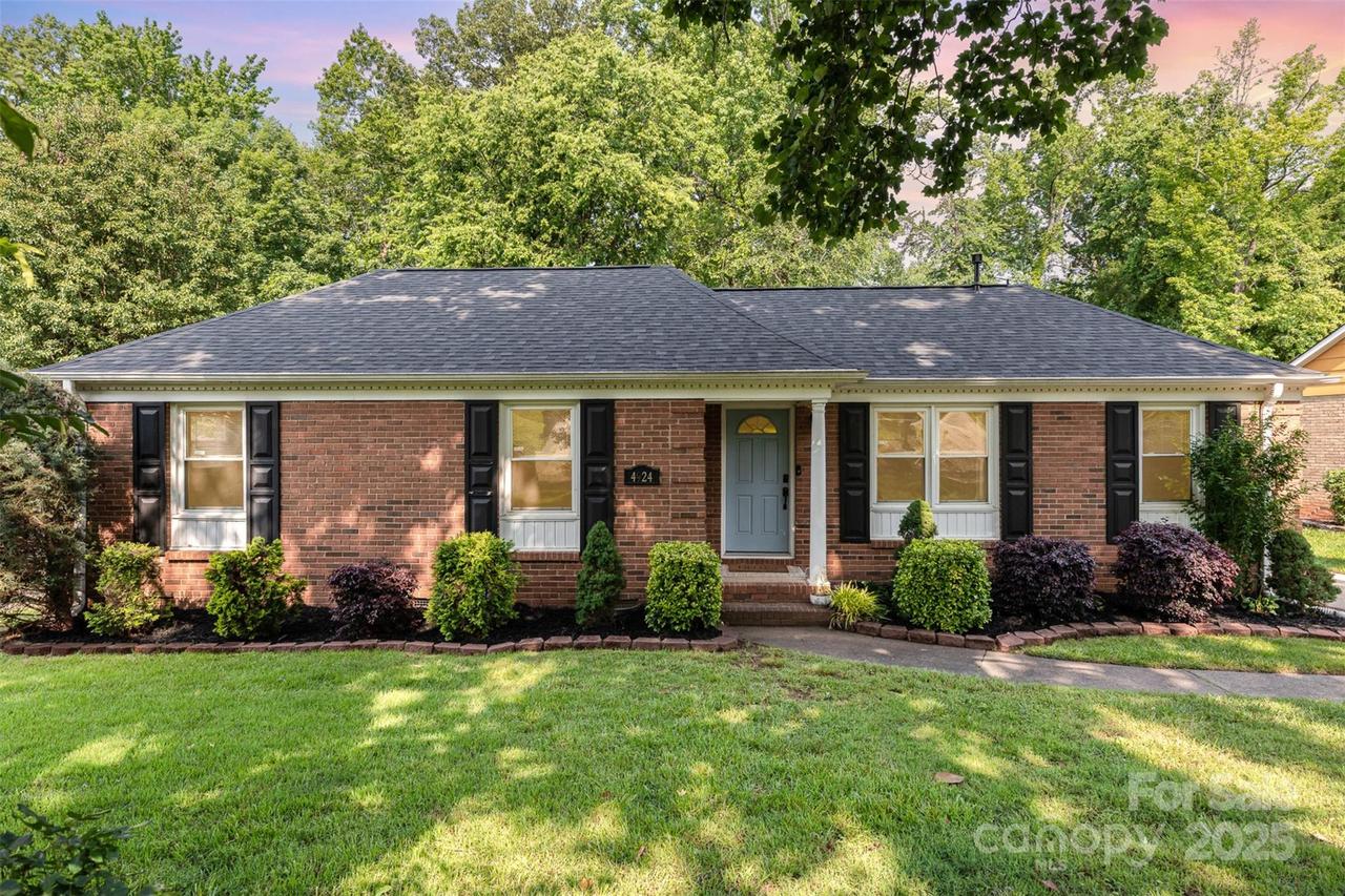 4924 Farm Pond Ln., Charlotte, NC 28212