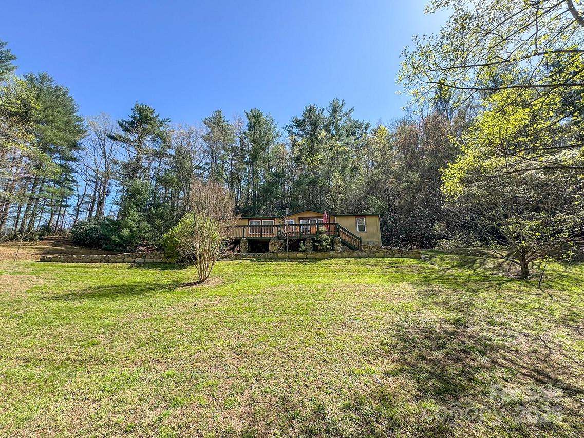 137 Onuska View Dr., Hendersonville, NC 28792