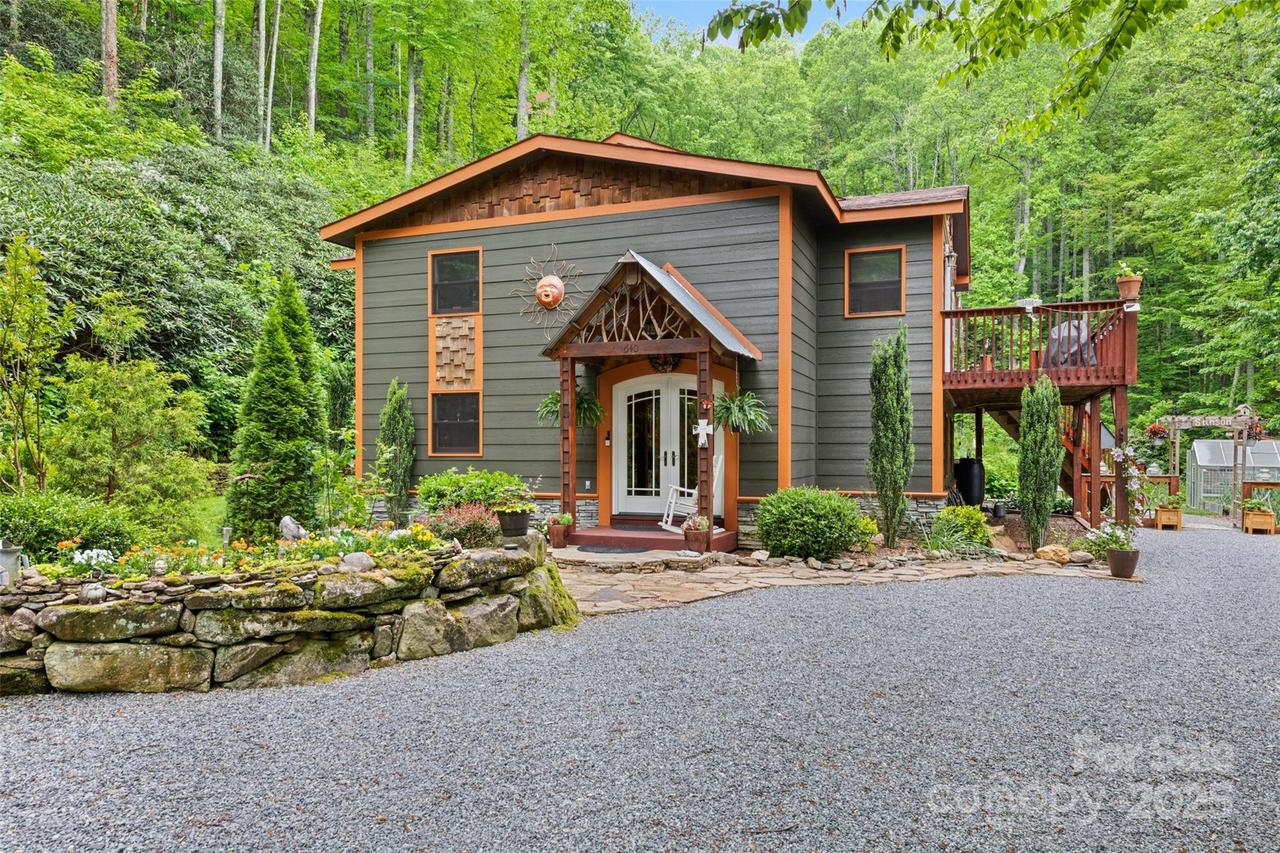 640 Pot Leg Rd., Waynesville, NC 28785