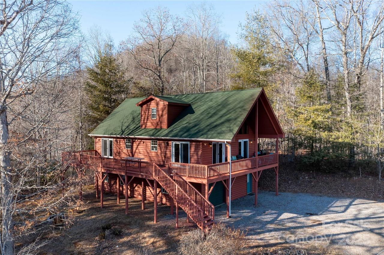 693 Blackberry Ridge Rd., Burnsville, NC 28714