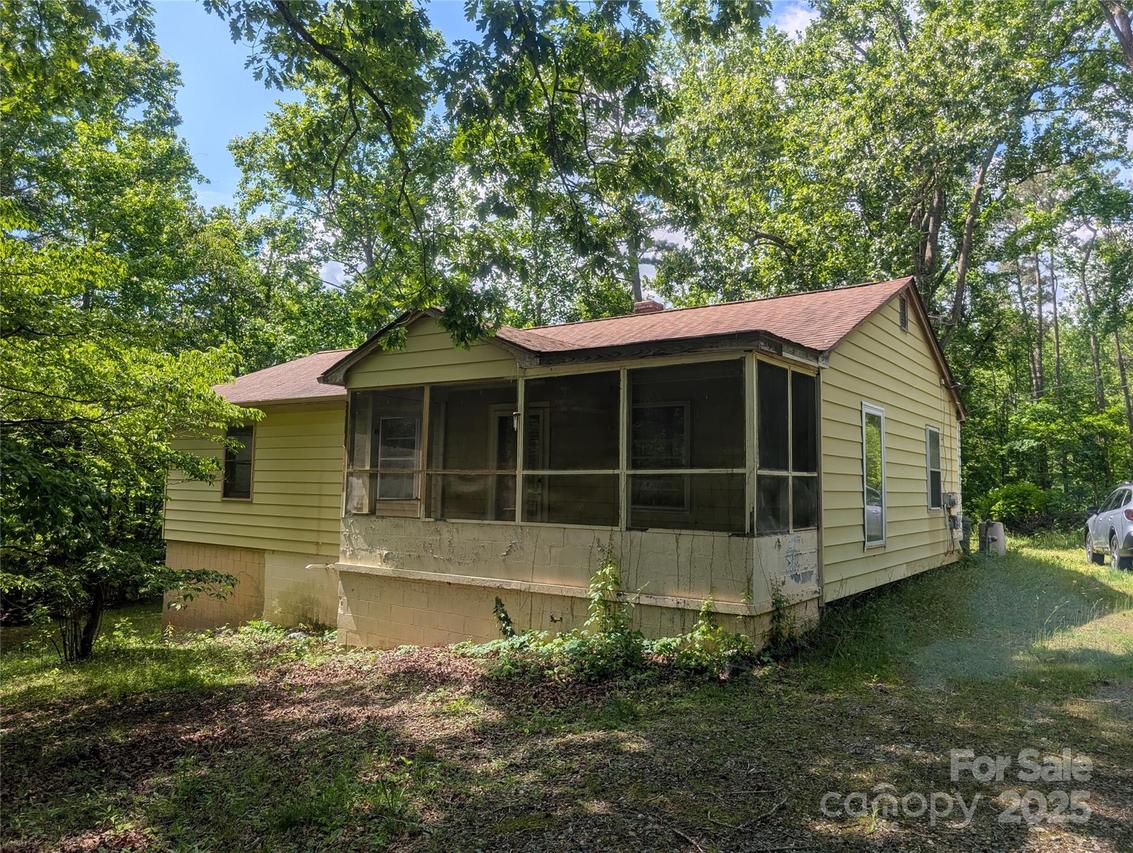 720 New Market Rd., Tryon, NC 28782