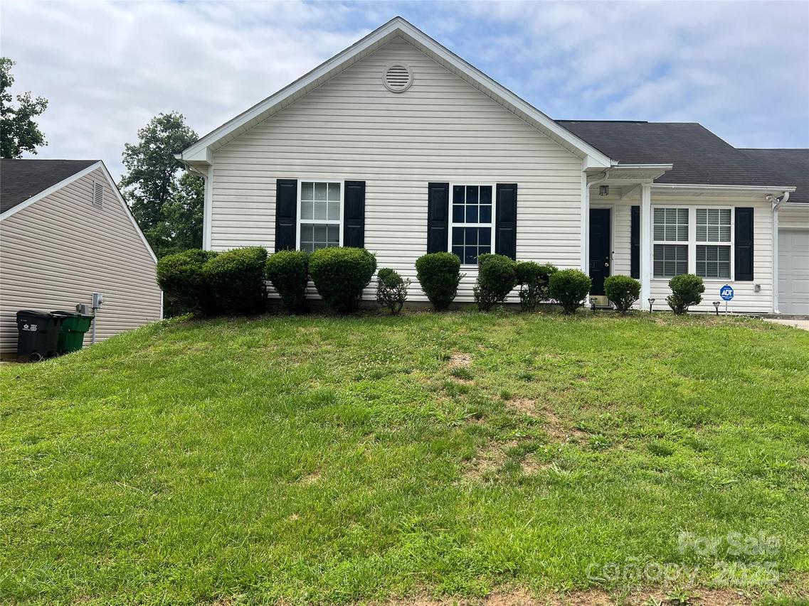 5523 Stone Bluff Ct., Charlotte, NC 28214