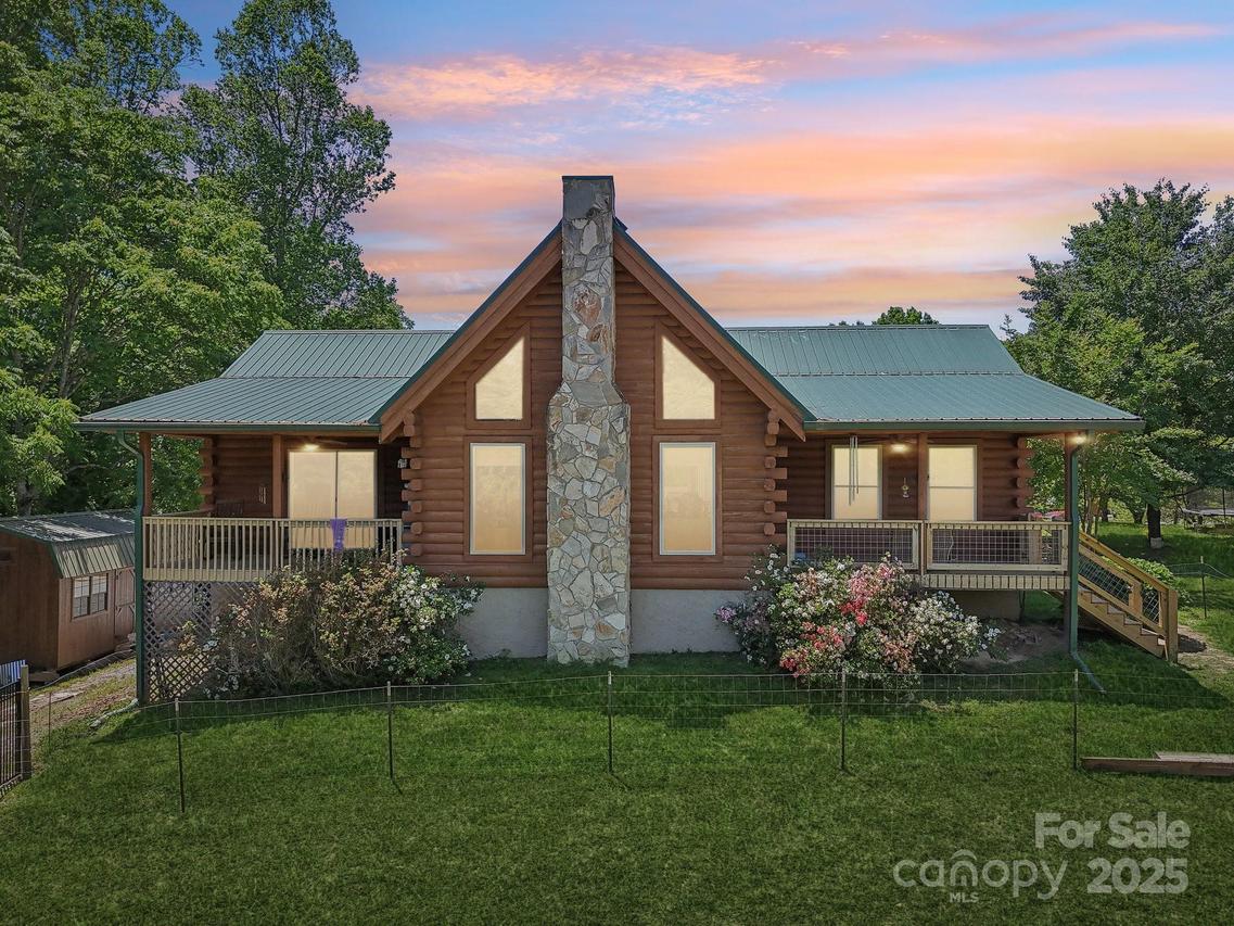 65 E Dream St., Hendersonville, NC 28792