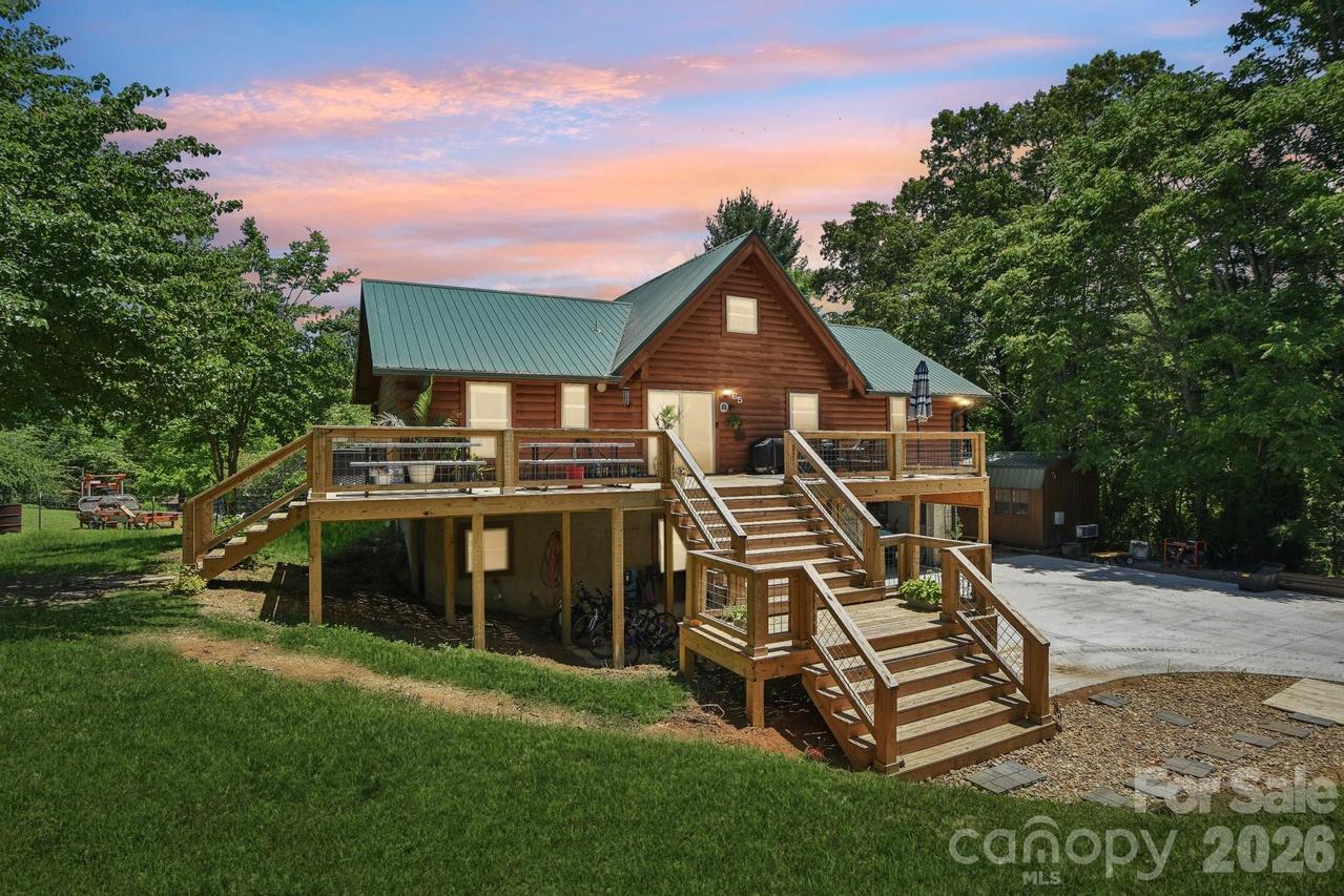 65 E Dream St., Hendersonville, NC 28792