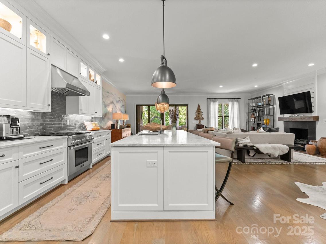 1160 S Kings Dr., Charlotte, NC 28207