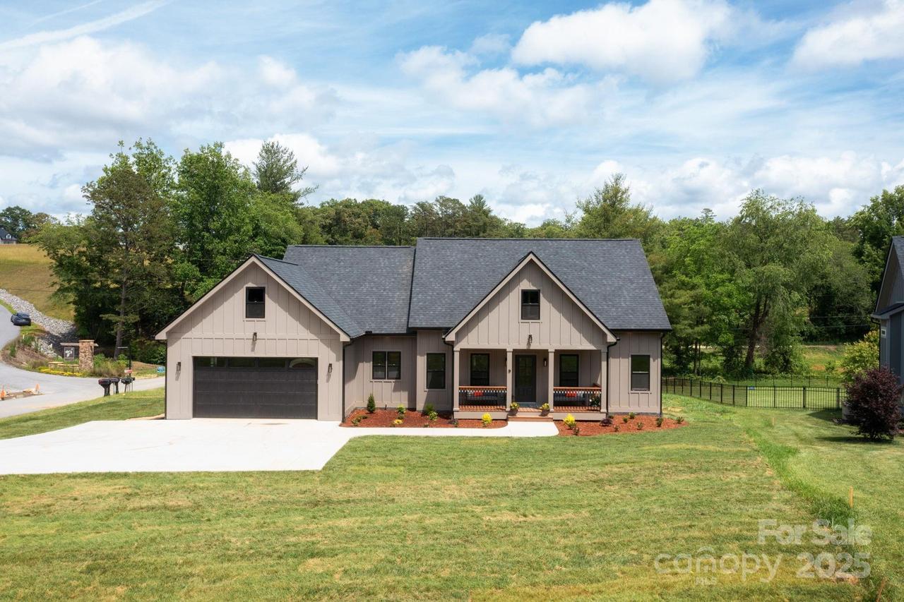 9 Robey Dr., Fletcher, NC 28732