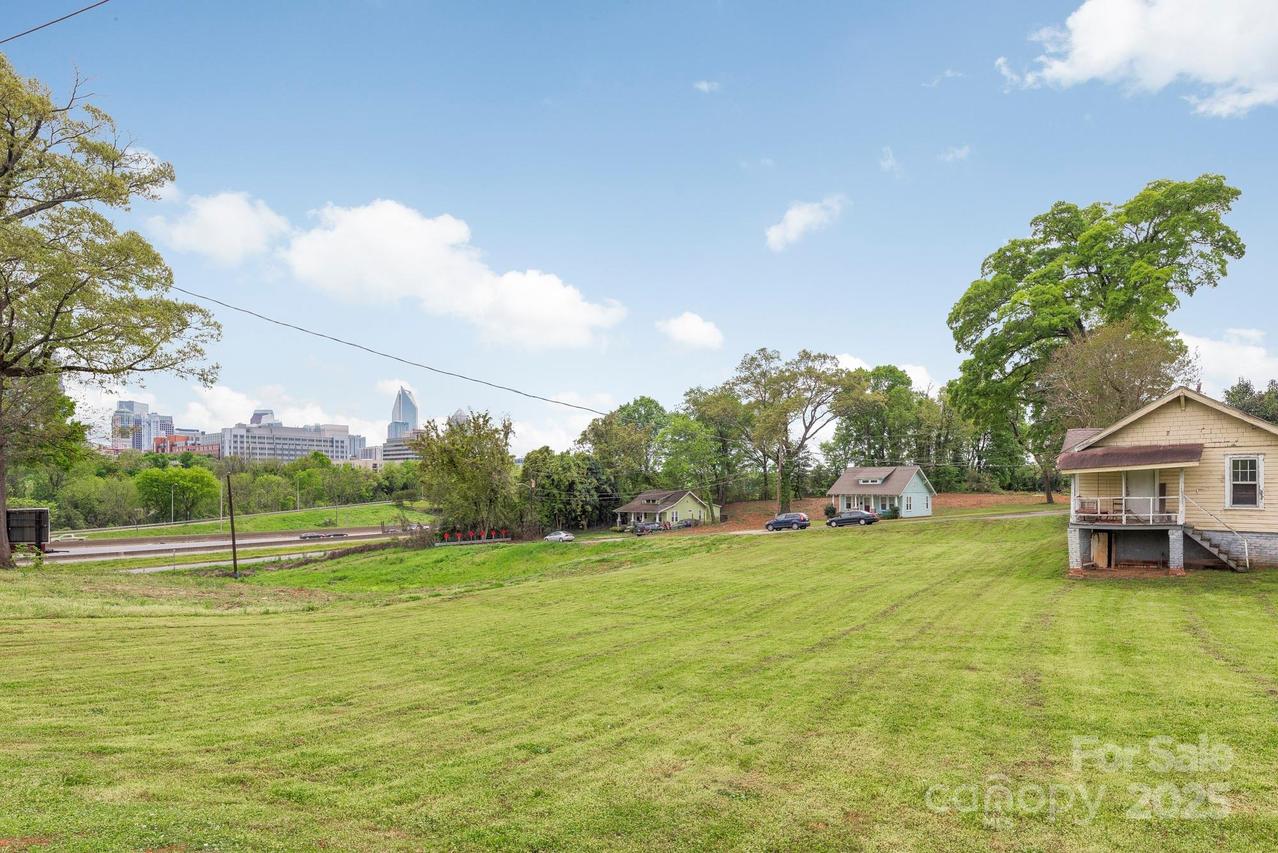 1326 W 6th St., Charlotte, NC 28216