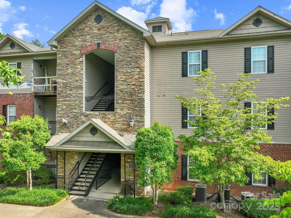 435 Appeldoorn Cir., Asheville, NC 28803
