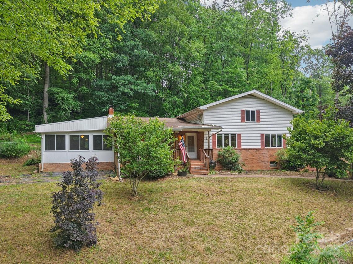 169 Sunshine Cove Rd., Waynesville, NC 28785