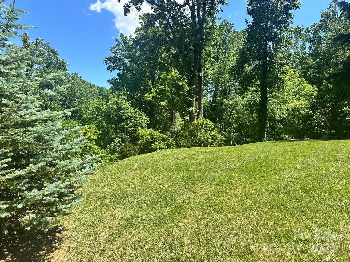 2495 Laurel Park Hwy., Laurel Park, NC 28739