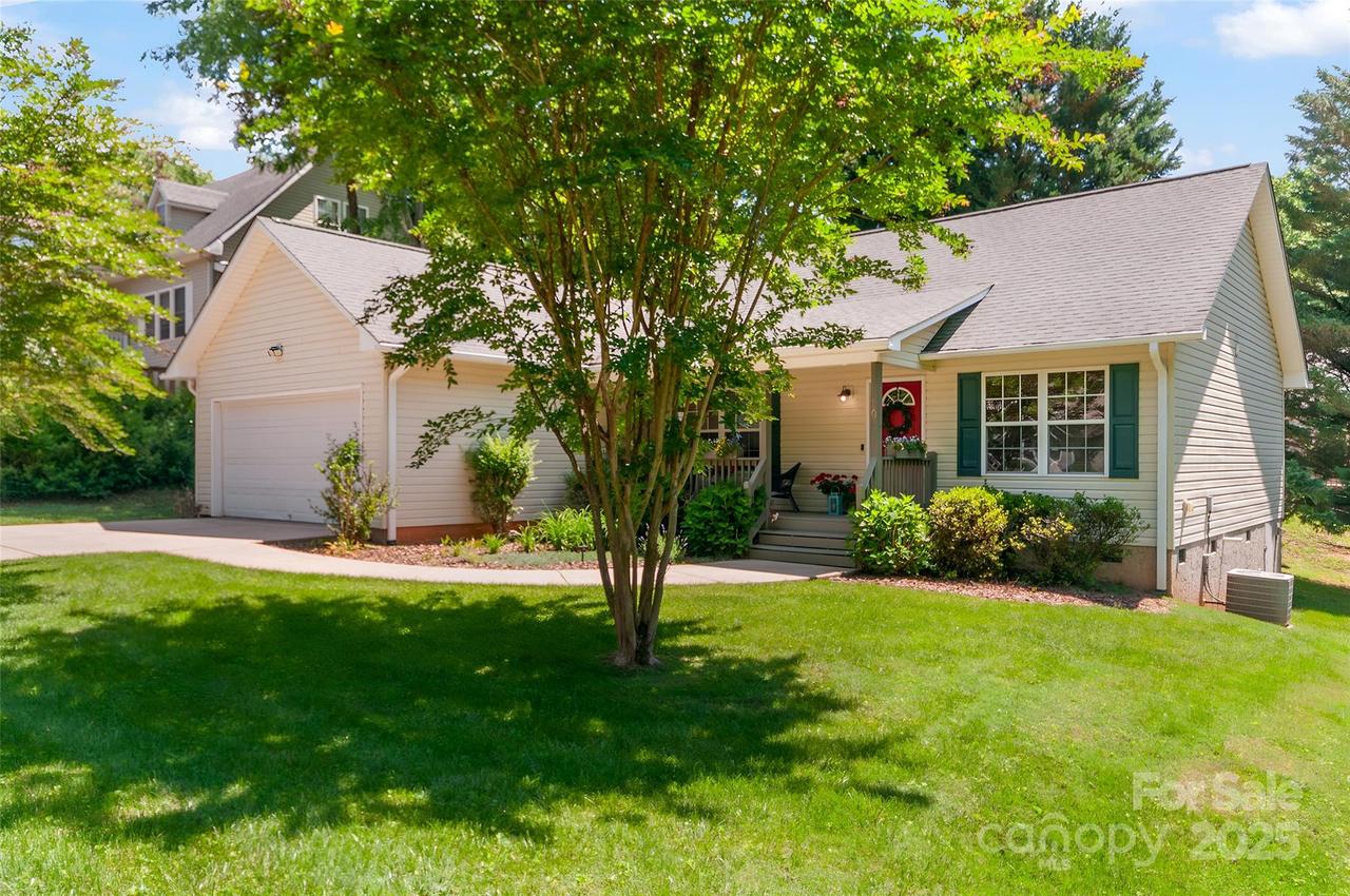 20 Grove Garden Ave., Candler, NC 28715