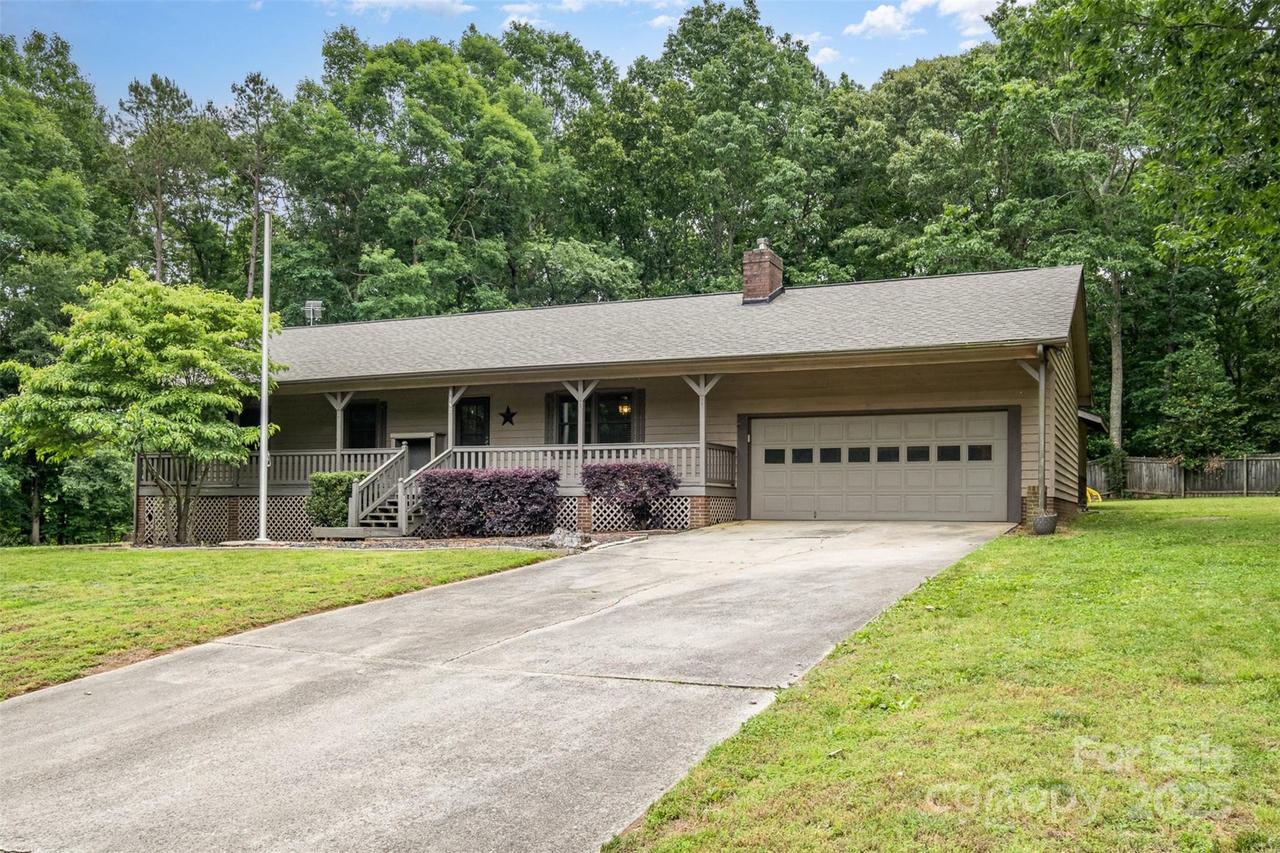 1142 Foxberry Rd., Lincolnton, NC 28092