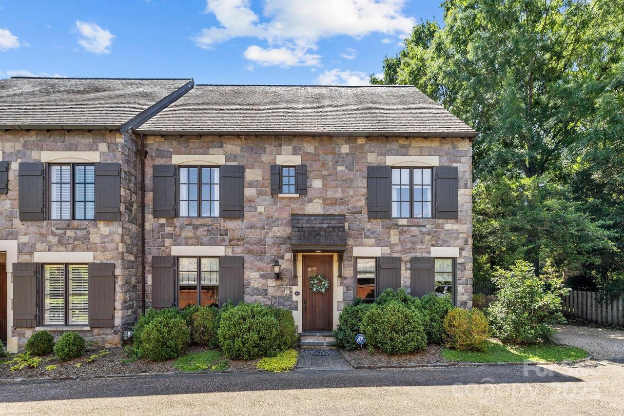1625 Bibury Ln., Charlotte, NC 28211