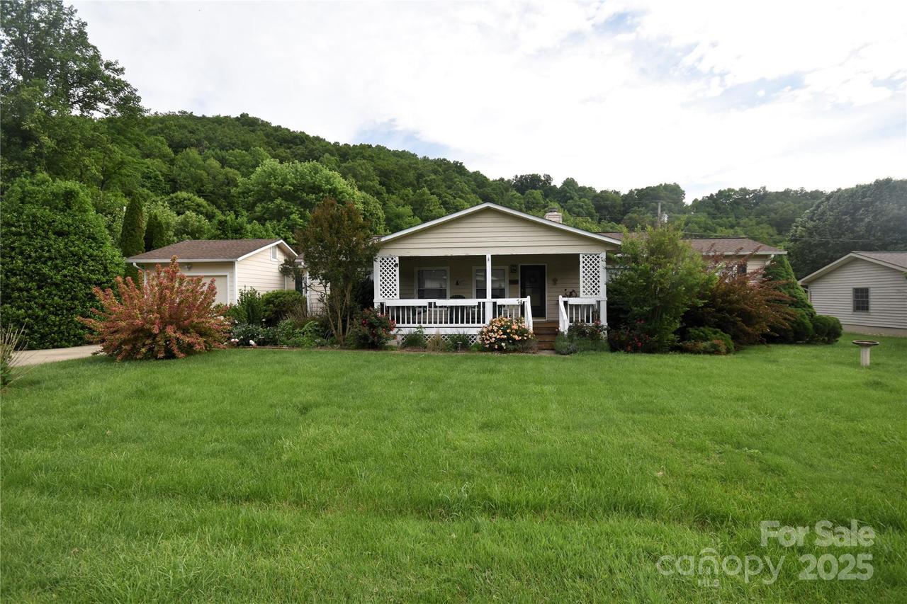 74 Sunflower Ln., Waynesville, NC 28785