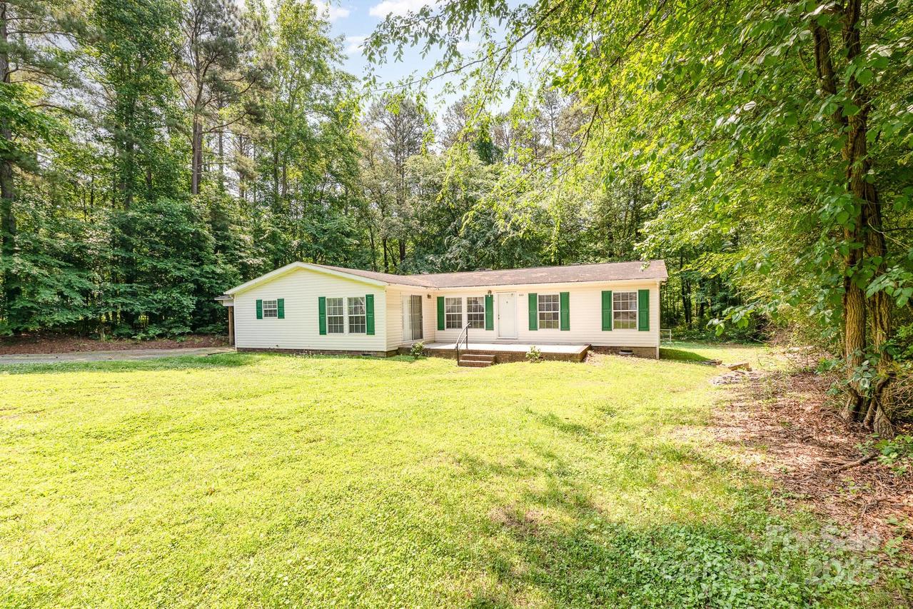 611 W Robinson St., Dallas, NC 28034