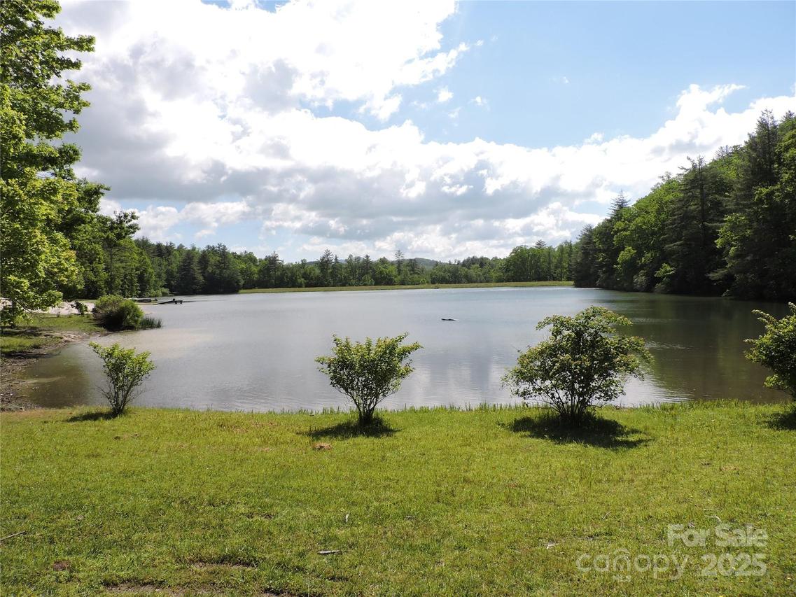 Swiss Pine Lake Dr., Spruce Pine, NC 28777
