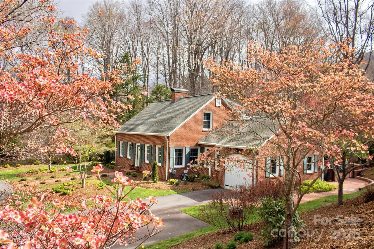 303 Wade E Vannoy Dr., West Jefferson, NC 28694