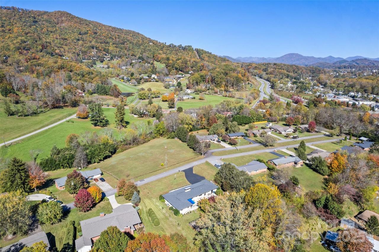225 Valley View Ter., Waynesville, NC 28786