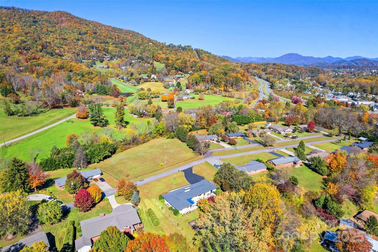 225 Valley View Ter., Waynesville, NC 28786