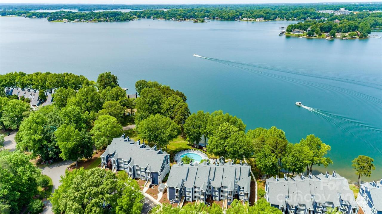 302 Northwest Dr., Davidson, NC 28036